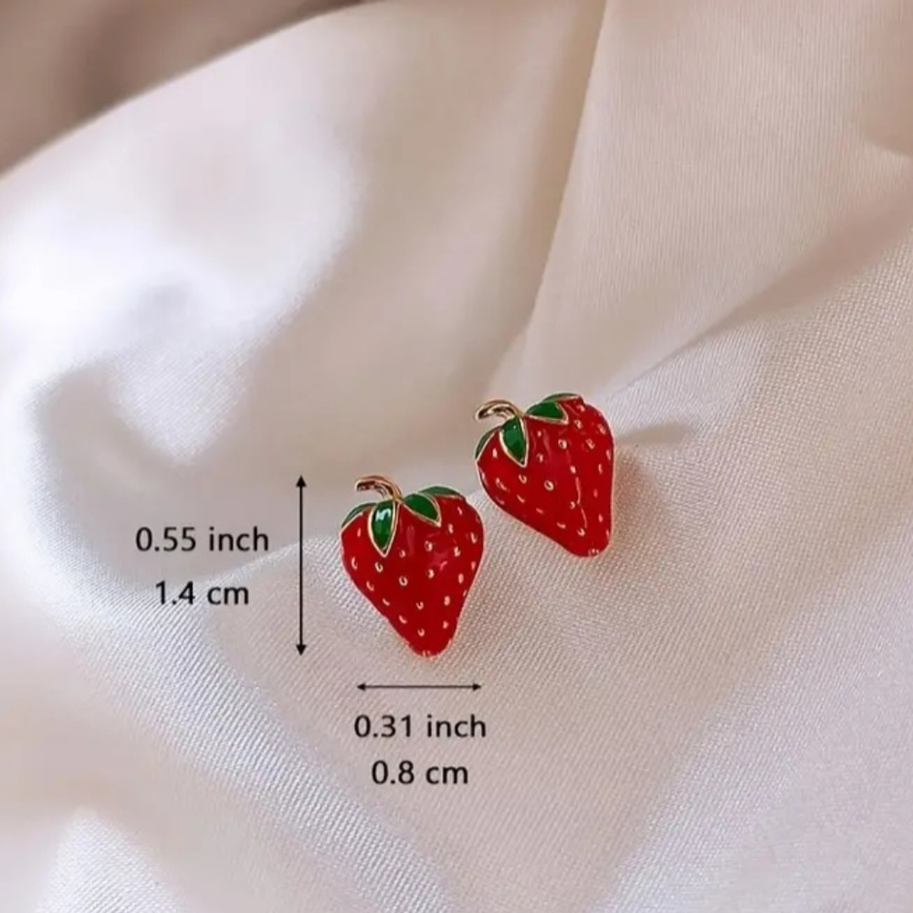Lovely Strawberry🍓 stud earrings, 18k gold plated jewelry  1 pair. New - Picture 2 of 4